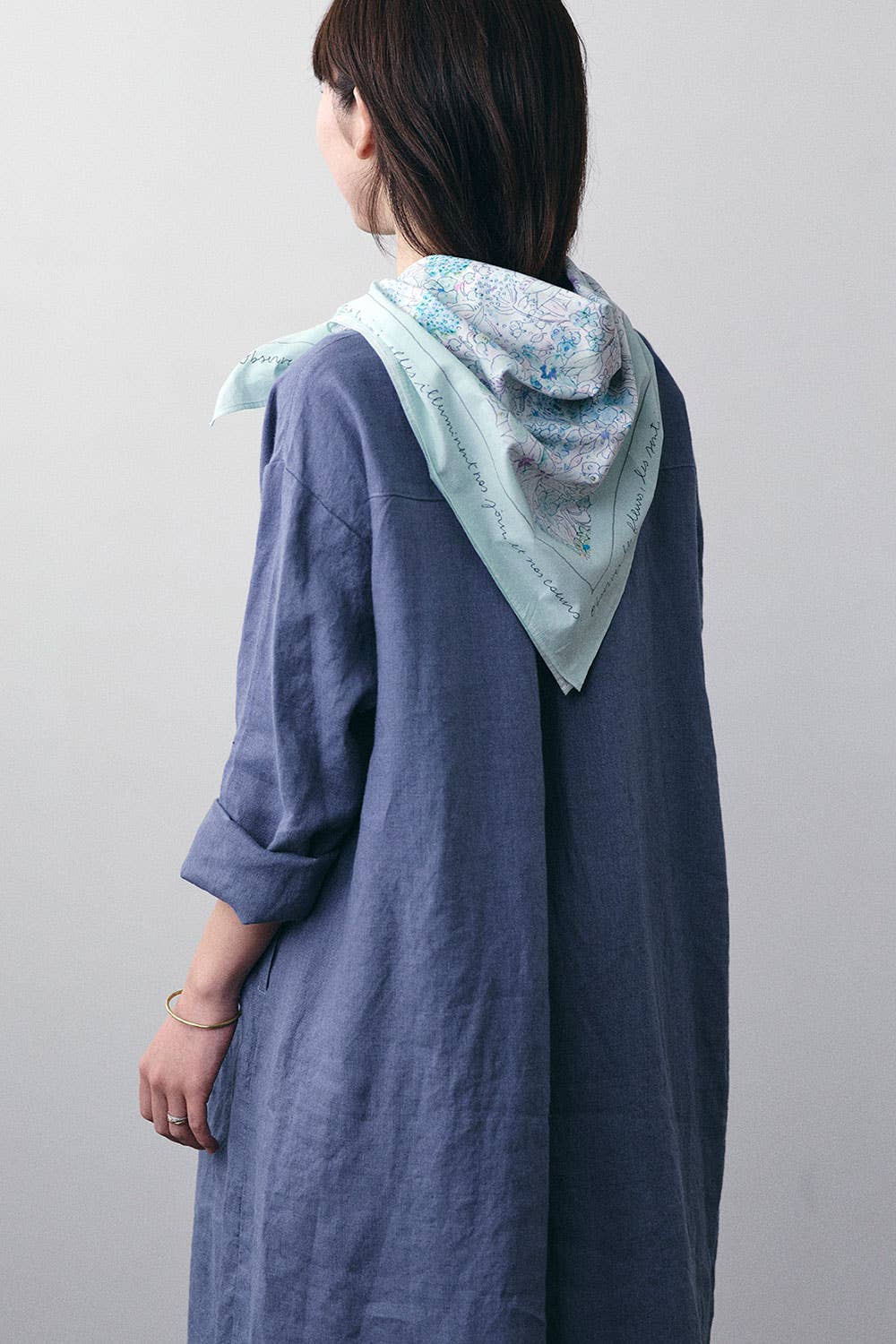 Isabelle Boinot Flower Scarf – Blue