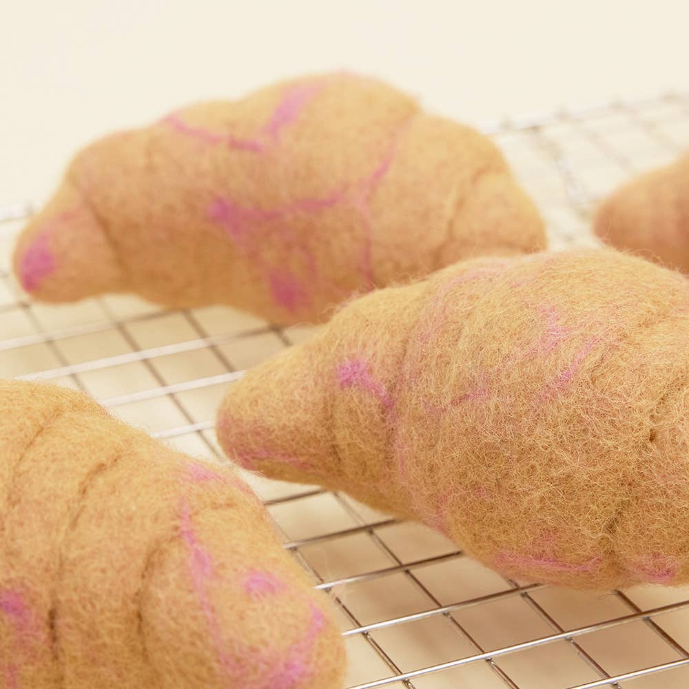 WOOL CROISSANT Wool Dog Toy