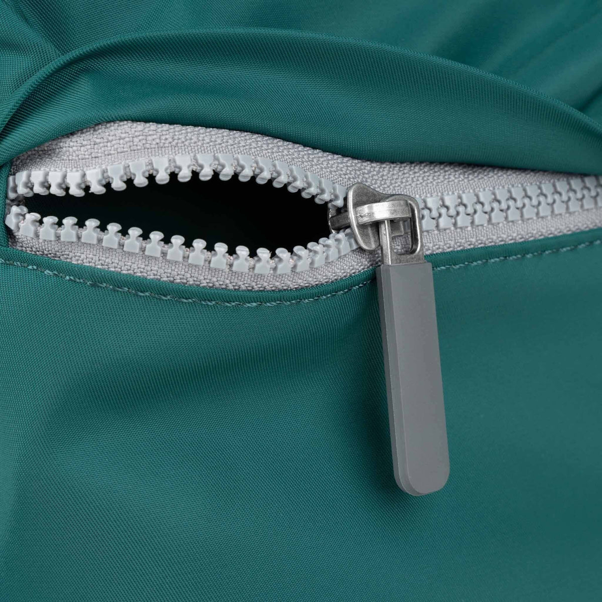 Moorgate Messenger Bag in Teal Nylon