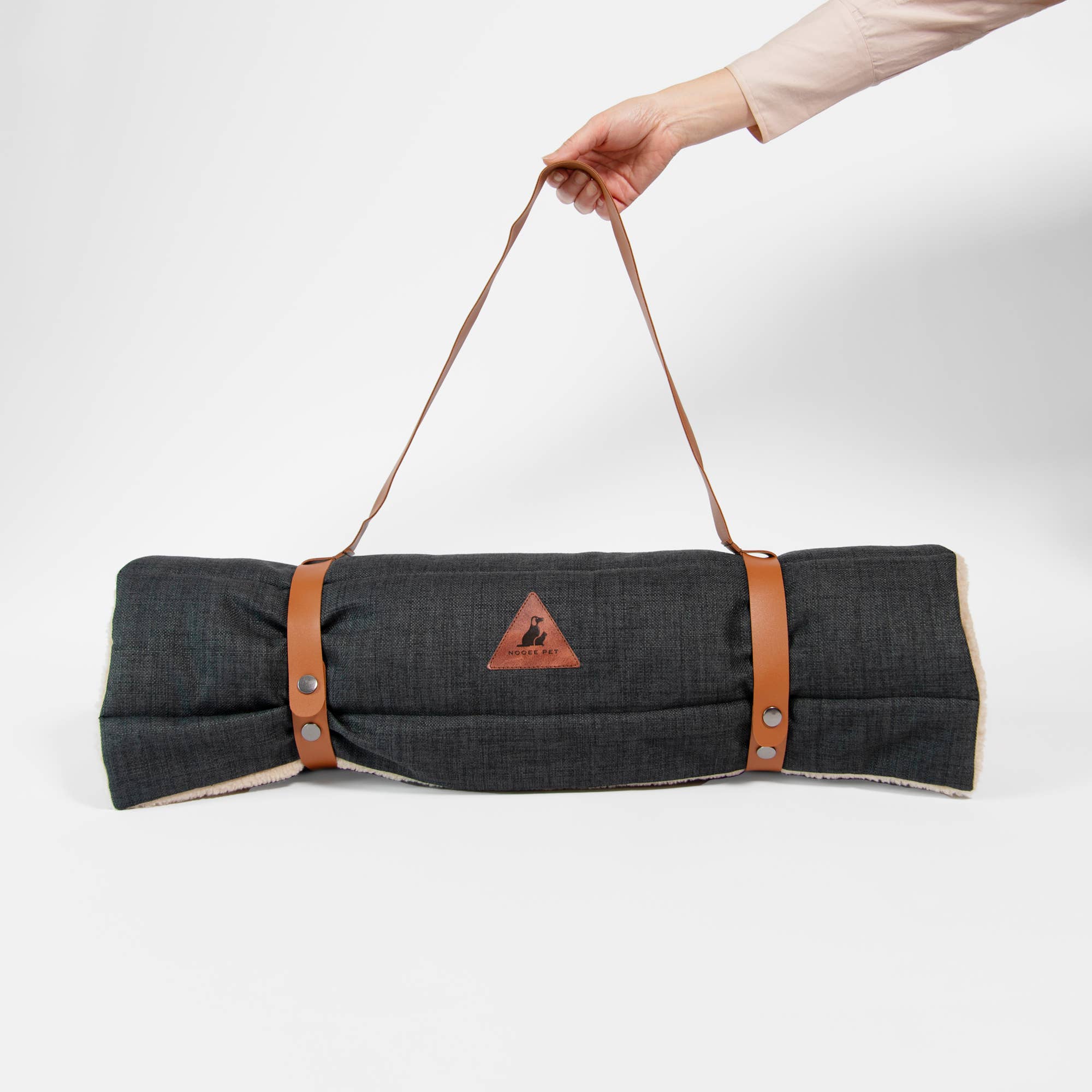 Jackson Travel Mat – Roll-Up Bed with Vegan Handle